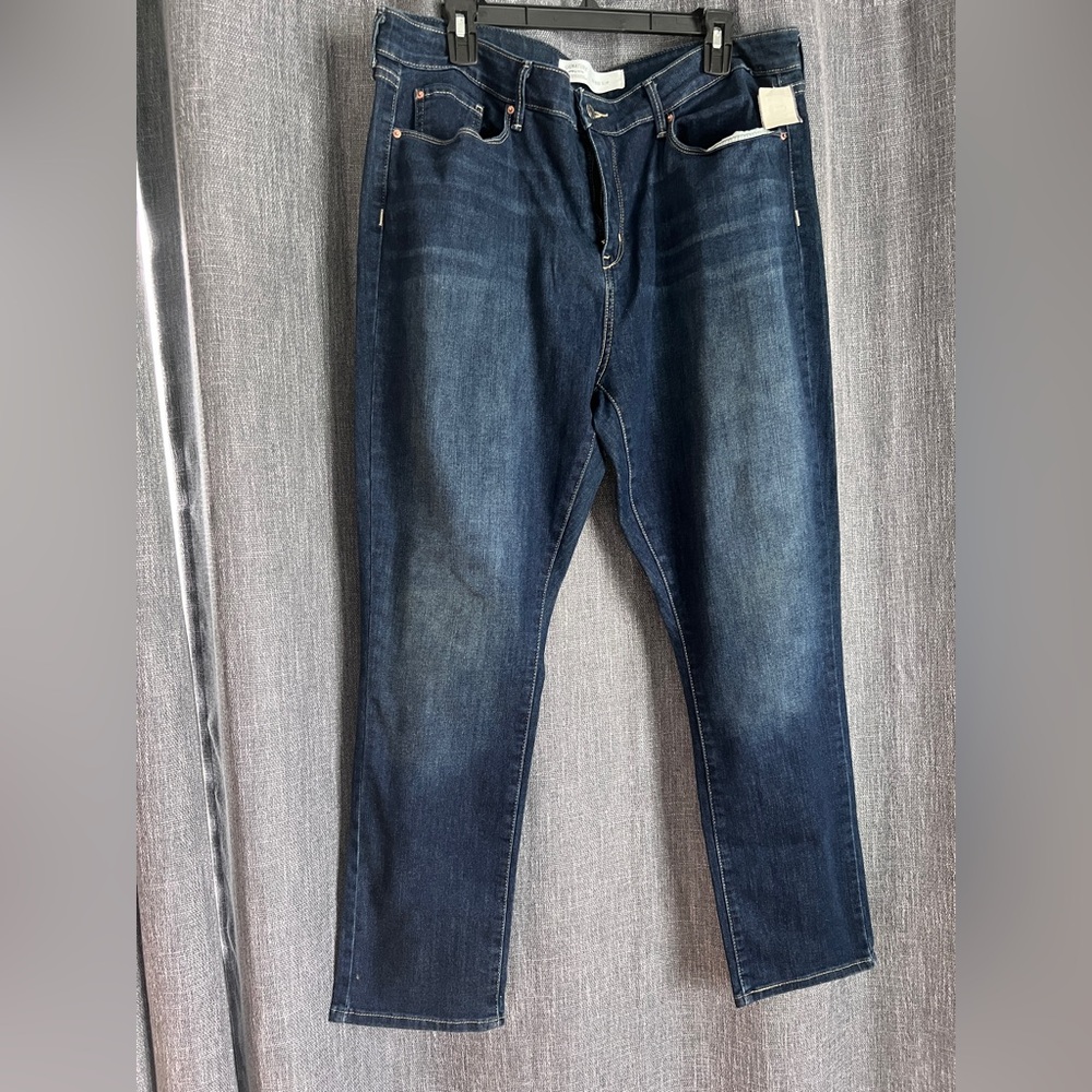 Levi Strauss Signature Mid Rise Slim Jeans